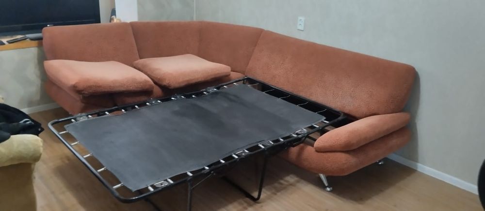 Продается угловой диван.