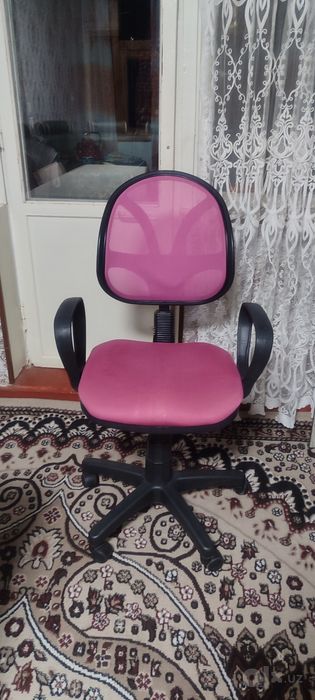 Ofis stuli sotiladi
