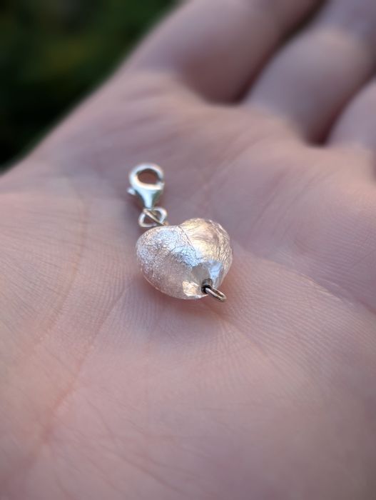 Vechi charm pandantiv argint 925, in forma de inima, din sticla de Murano, alb