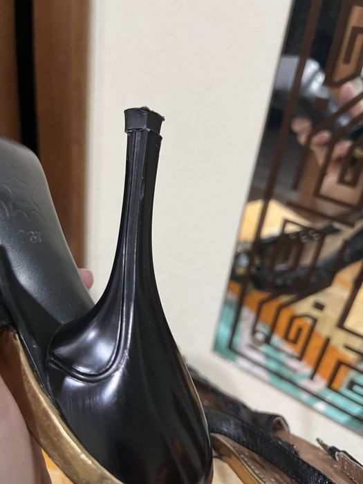 Босоножки кожаные