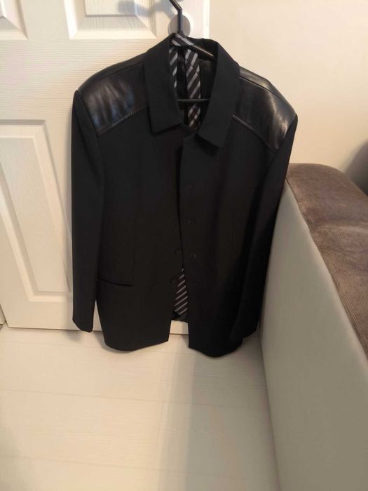 Мъжки костюм в перфектно състояние