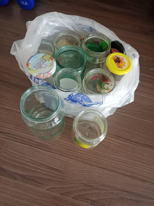 Отдам банки даром 0.7 , 0.5 объем