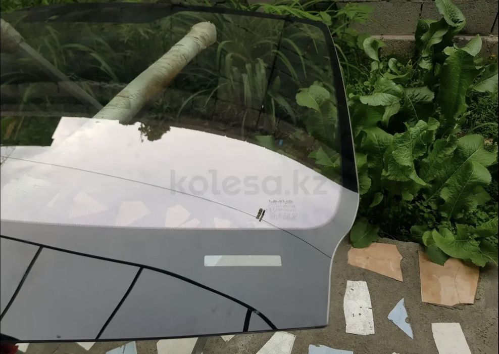 Лобовое стекло Lexus Rx350