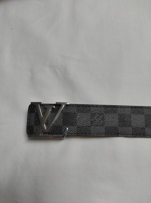 Curea Louis Vuitton – Stil și rafinament