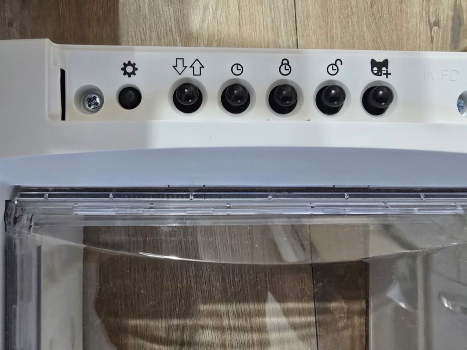 Чисто нова смарт вратичка за кучета и котки SureFlap Microchip Pet Door Connect (в кутия)