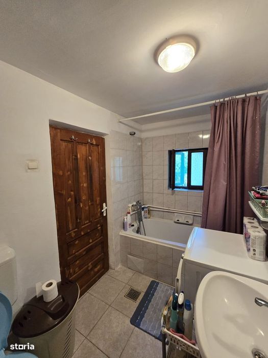 De vanzare casa cu suprafata construita 92mp si curte de 584mp