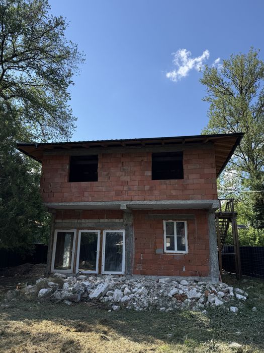 Casă nouă P+1 la roșu + 1 teren lipit, total 618 mp- 3 insule
