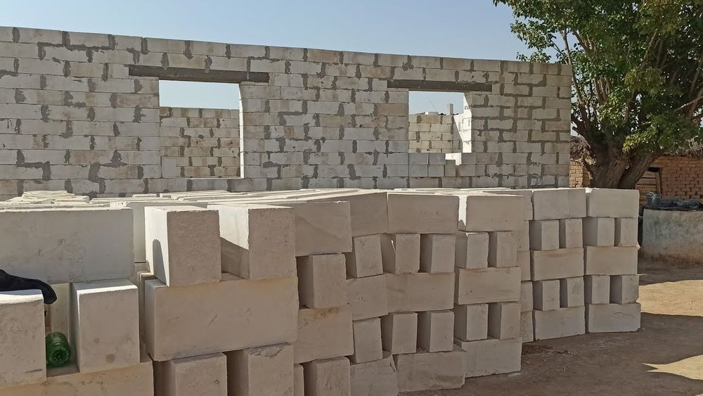 Blok gisht terish noldan uy kutaramiz  usta birigada bor ish sifatli