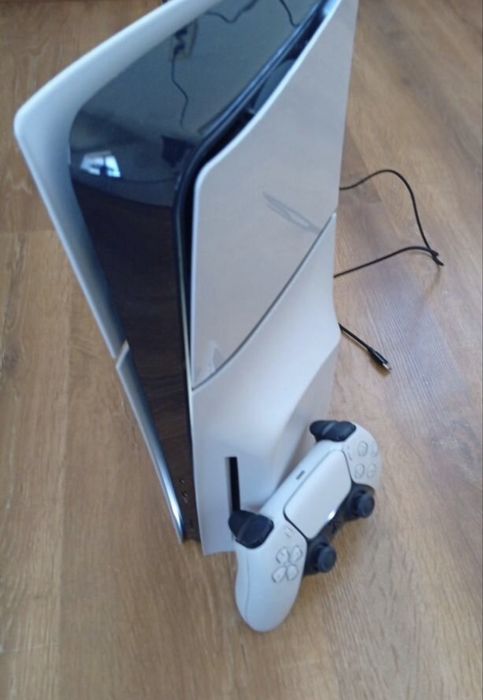 Ps5 slim playstatio +fc24 отличном состоянии