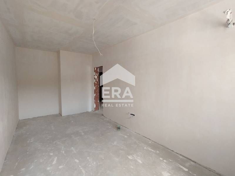 Тристаен апартамент за продажба, в новопостроена сграда с Акт 16, във