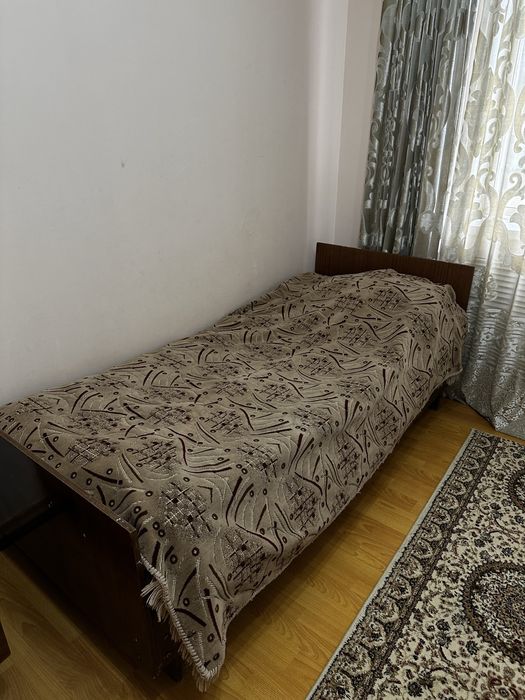 Две кровати с матрасами,шкаф