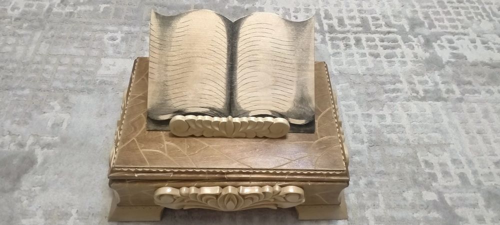 Шкатулка с подставкой для книги