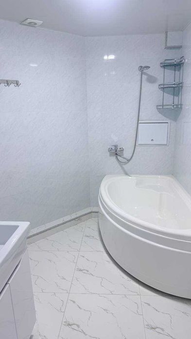 Яшнободда 3 хонали  квартира сотилади,124 м2, мансарда