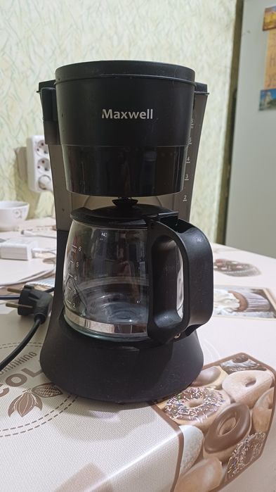 Продам кофеварку Maxwell.
