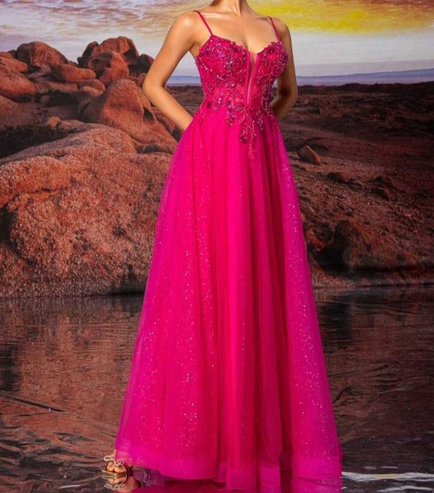 Vând rochie dama strălucitoare