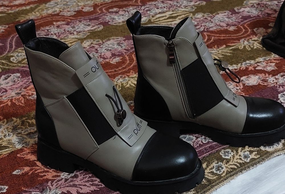 Продаются ботинки женские