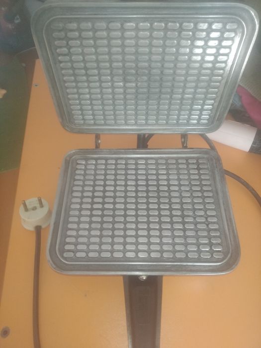 Советская электровафельница