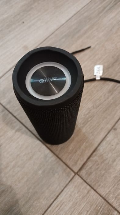 Boxa portabila defecta.