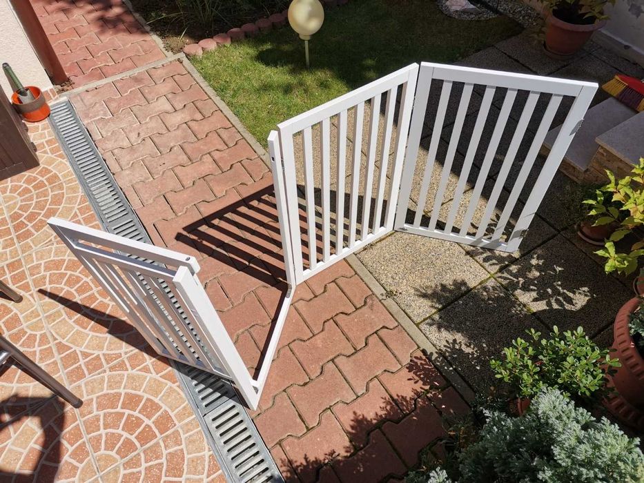 Trixie - bariera pentru animale de companie, cu usa de intrare