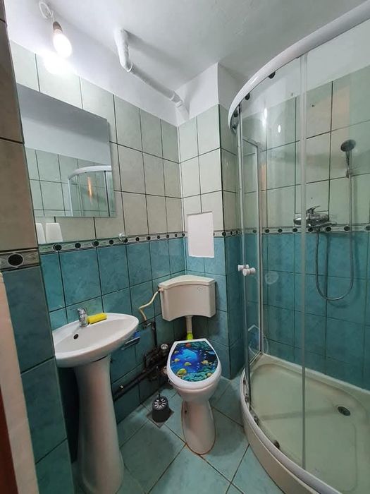 Închiriez apartament!