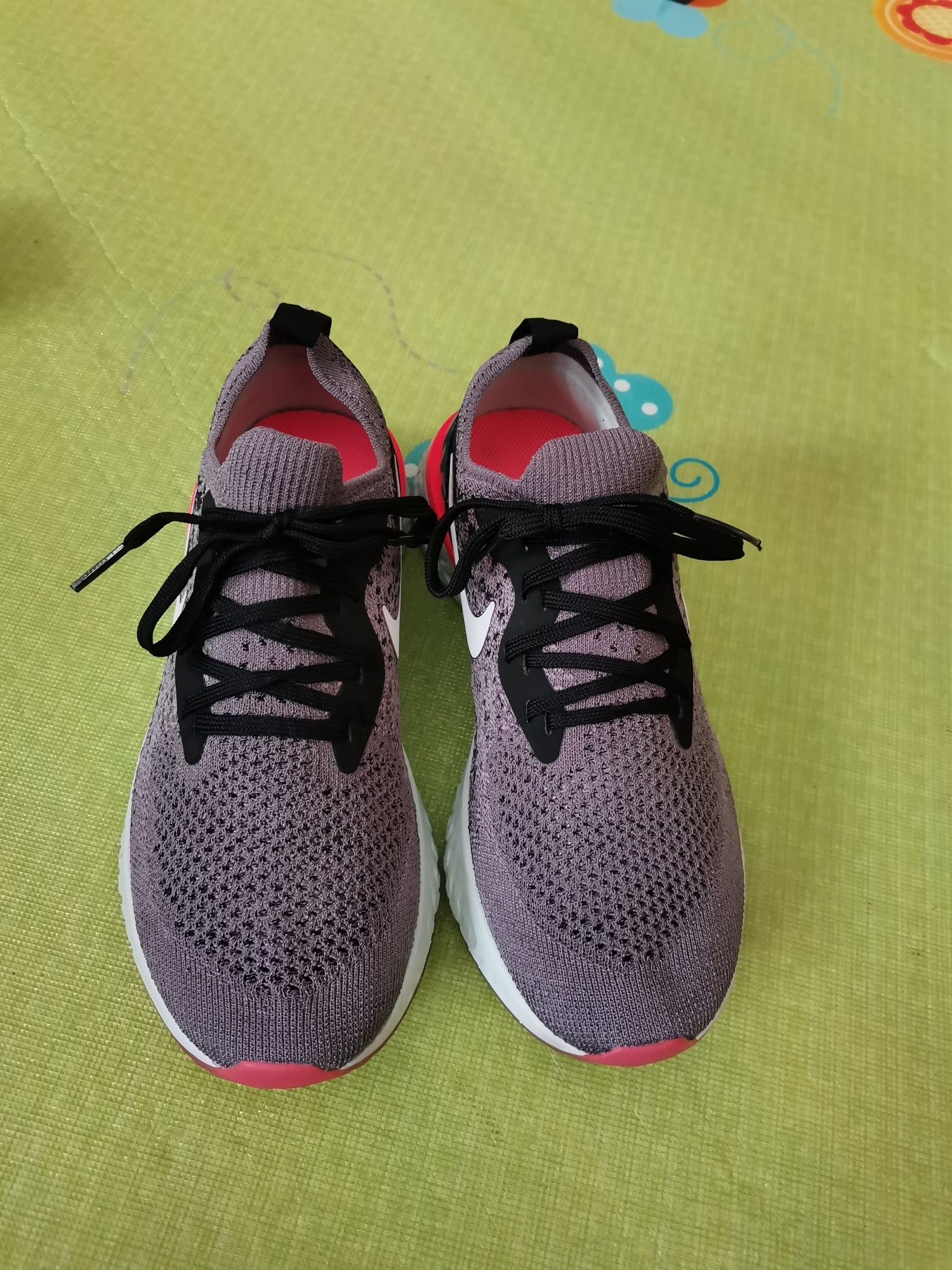 Nike epic react 2024 flyknit grey white