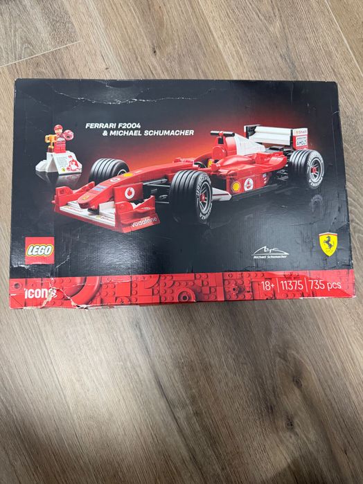 LEGO Icons: Ferrari F2004 si Michael Schumacher 11375, 18 ani+, 735 piese