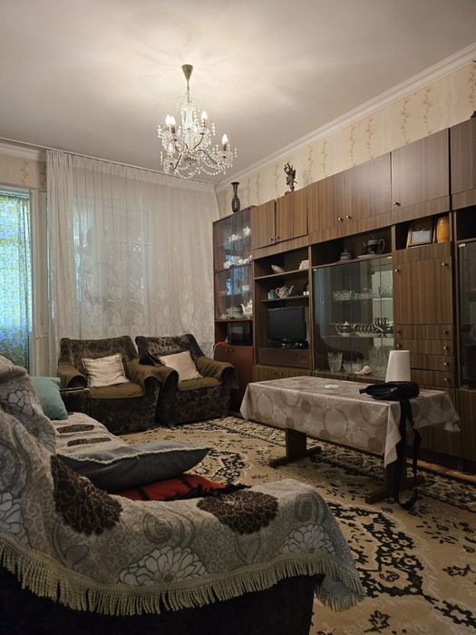 Продаётся 3 комнатная квартира Массив Феруза