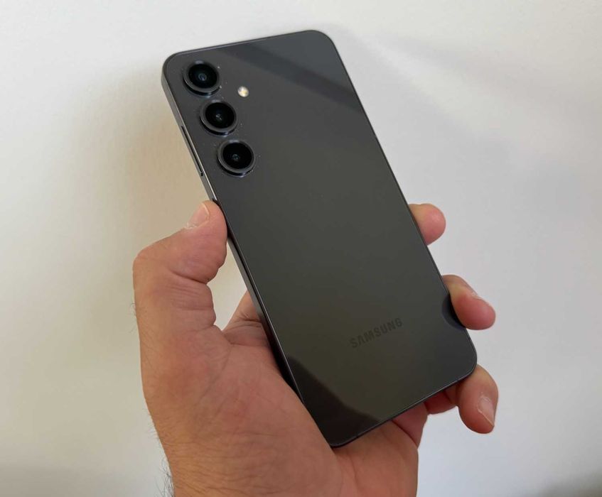 срочно продается смартфон Samsung S24 FE