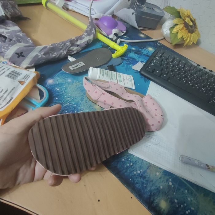 Продам детские босоножки.