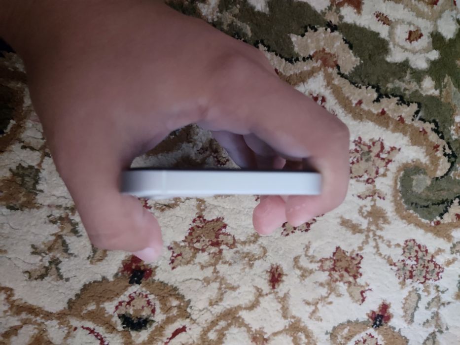 Продам iPhone 12