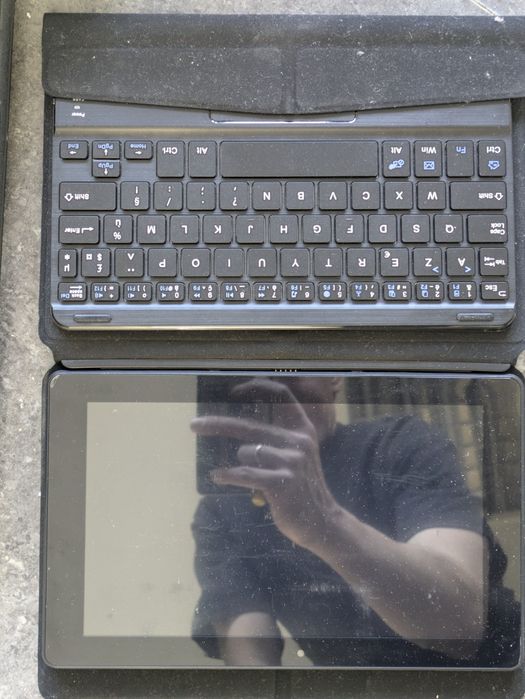 Лаптопи + таблет + батерии