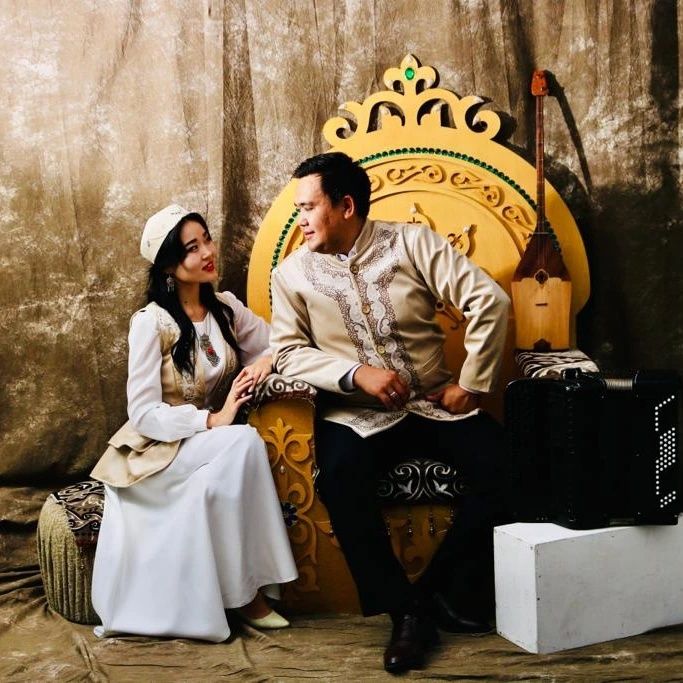 Тамада, Домбыра-Баян,