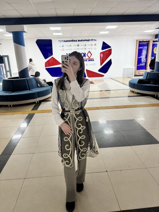 Продам стильную прозравную нац накидку с красивым золотым узором