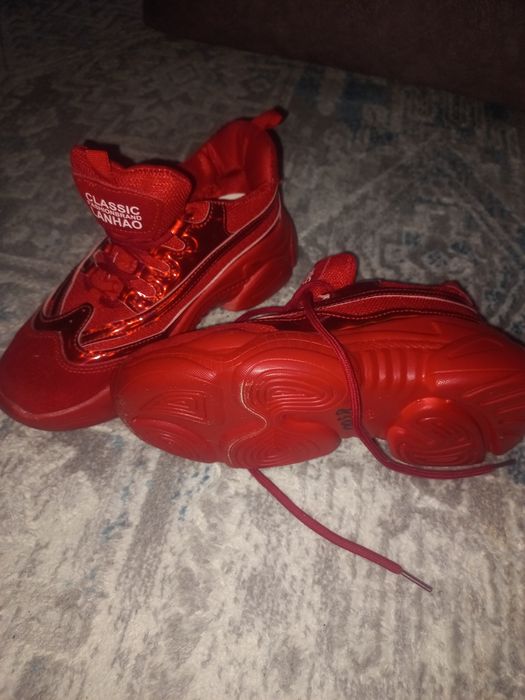 Продам кросовки женские