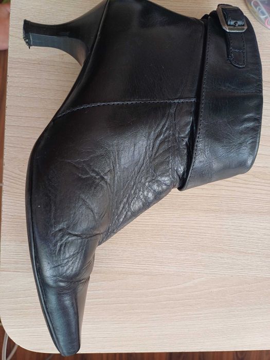 Botine piele , mar 35