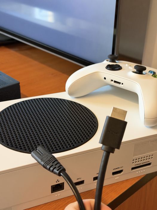 Xbox Series S 512gb ca nou cu toate cablurile