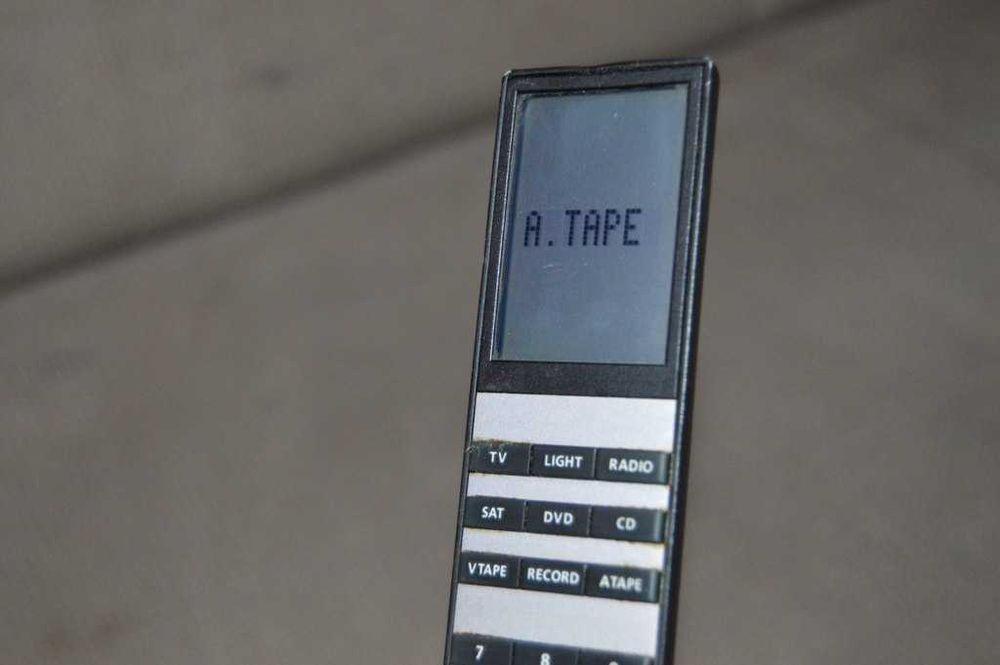 Telecomandă originală Bang & Olufsen Beo4 | Display perfect, carcasă aluminiu