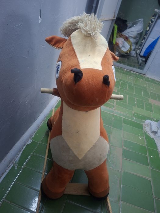 Ойыншық ат. Аткеншек