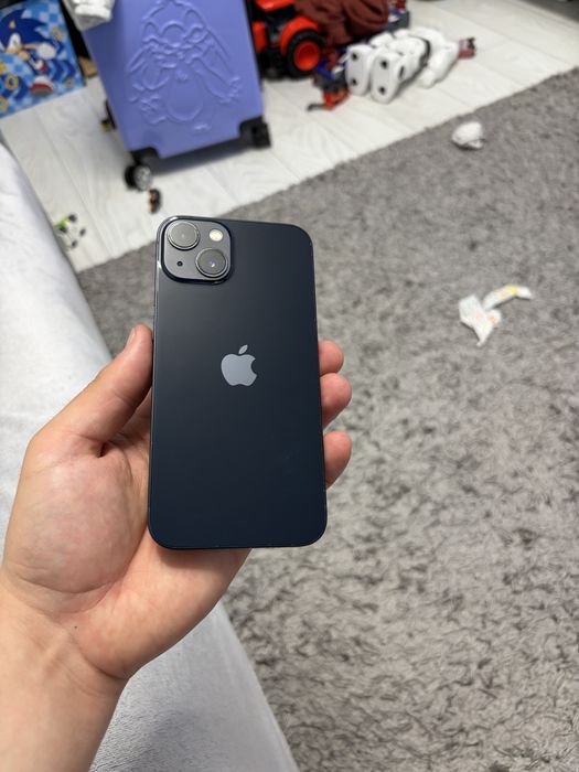 Vand carcasa iphone 13  impecabila