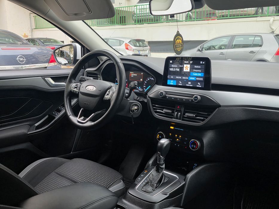 FORD Focus 2022 — imagine 5