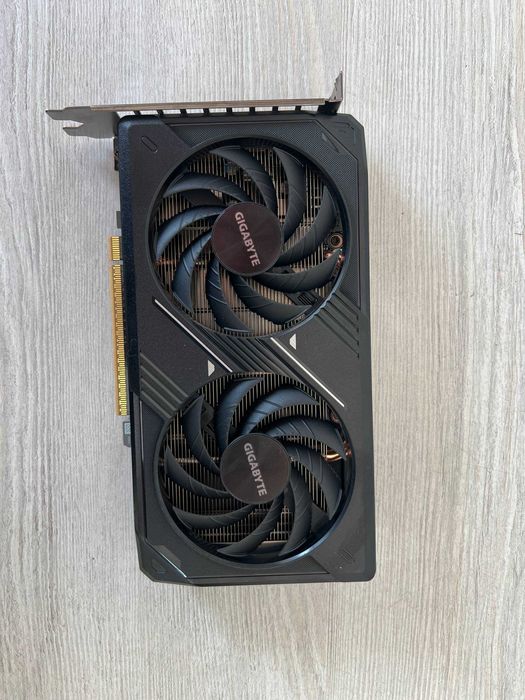 RTX 5050 8GB Видеокарта Gigabyte GeForce  в  идеальном состоянии