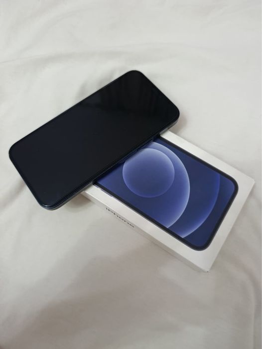 Продаю айфон 12