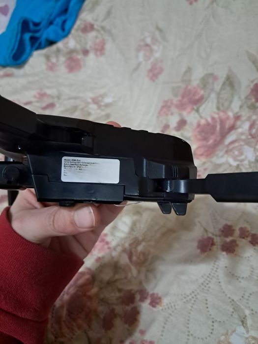 Продавам дрон E99 PRO