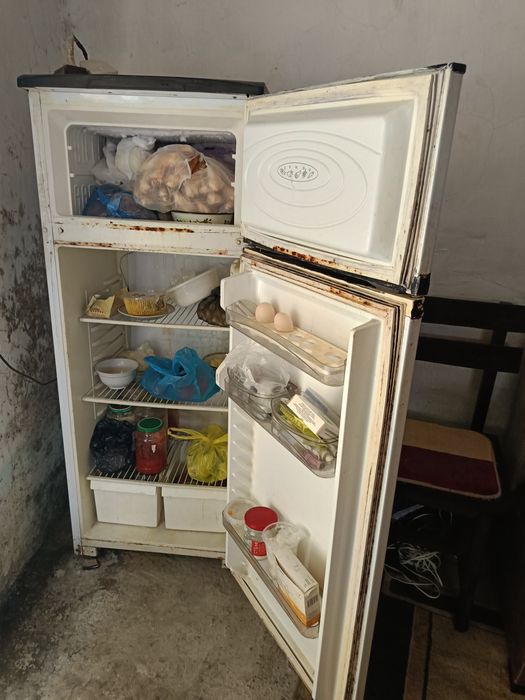 Прадаетса холлдилники