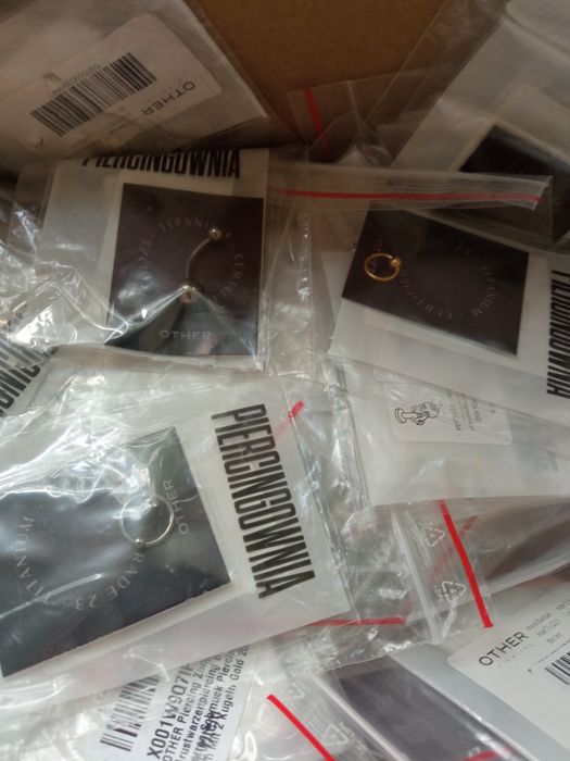 260 броя . Титаниев пиърсинг , обеци , пиърсинг за нос, ухо , устна