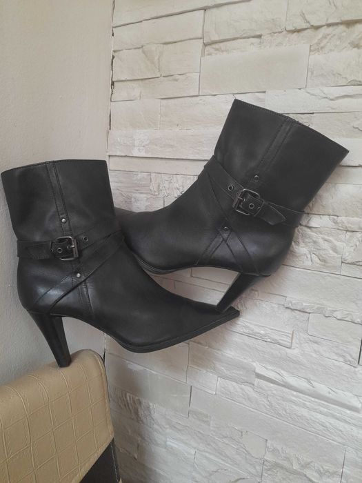 Vand cizmulițe dama (botine) noi!