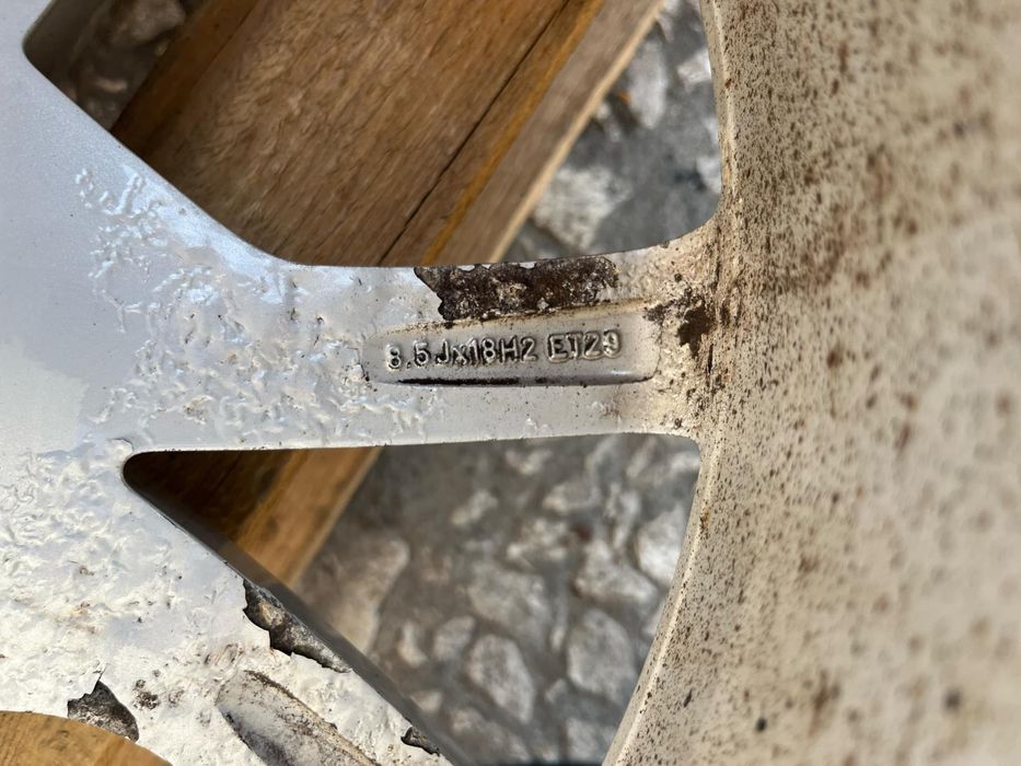 Оригинални джанти 18 Audi A4 A5 A6 8t0601025E 8.5j et29 ном 155 за боя