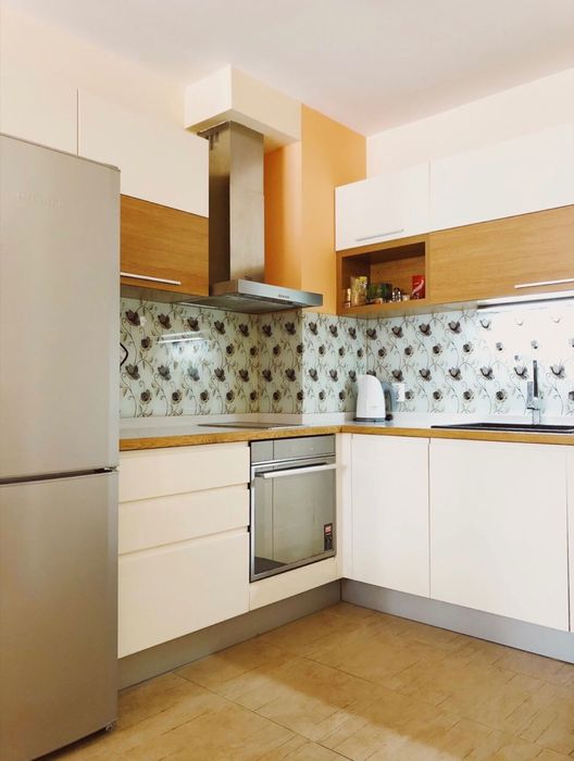 Дава се под наем Тристаен апартамент в Варна, Гръцка махала - 96 кв.м за 1200 € - Снимка #1