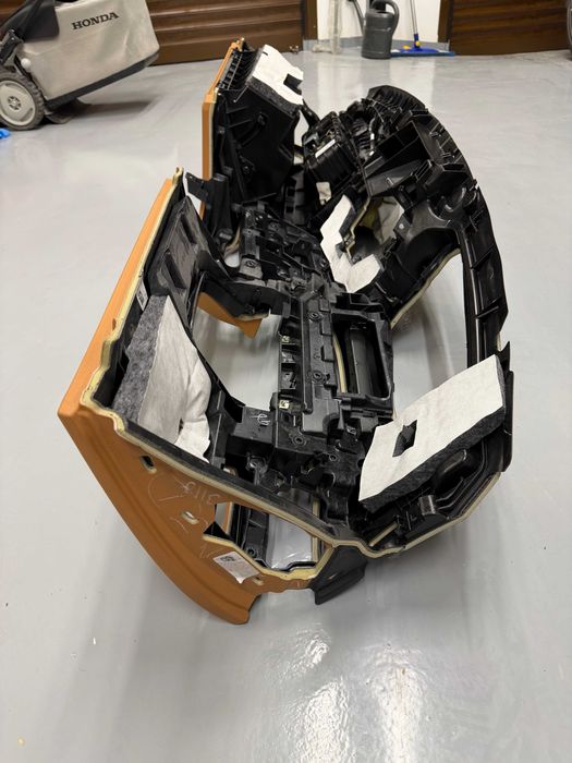 BMW G20 арматурно табло цвят cognac с airbag модул