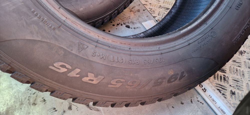 1 Anvelopa ca noua Pirelli 195 65 R15 M+S